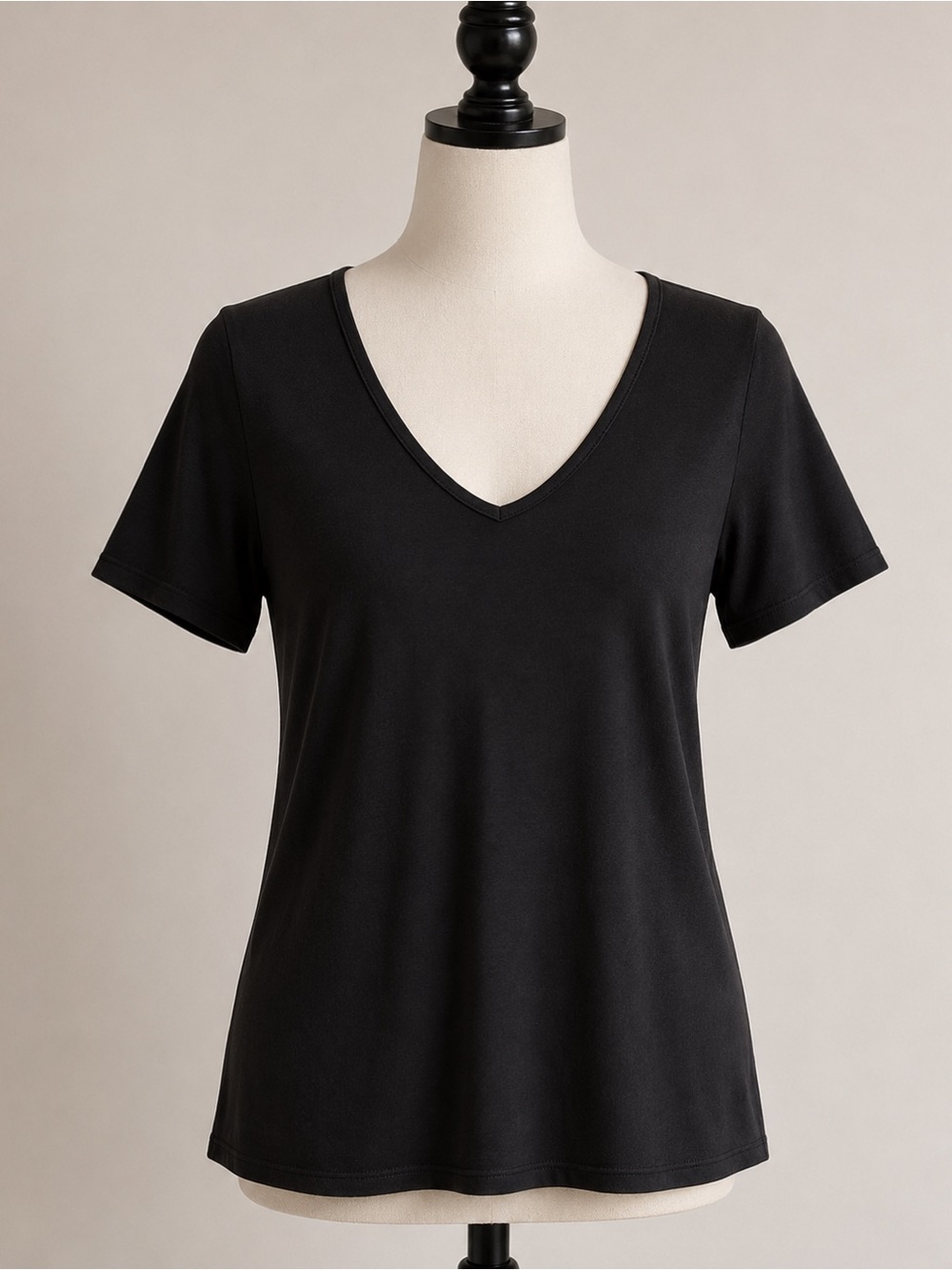 Old Navy Luxe V-Neck T-Shirt - Size Large - NWOT